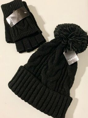 Torrid Cableknit Pom Hat Beanie + Foldover Fingerless Gloves NWT